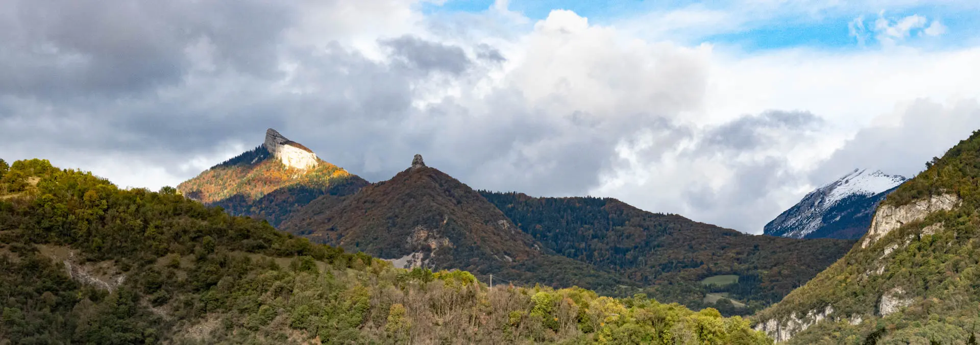 Vue sur la Chartreuse enneigée depuis Saint Egrève Pinéa, Aiguille de Quaix et Chamechaude