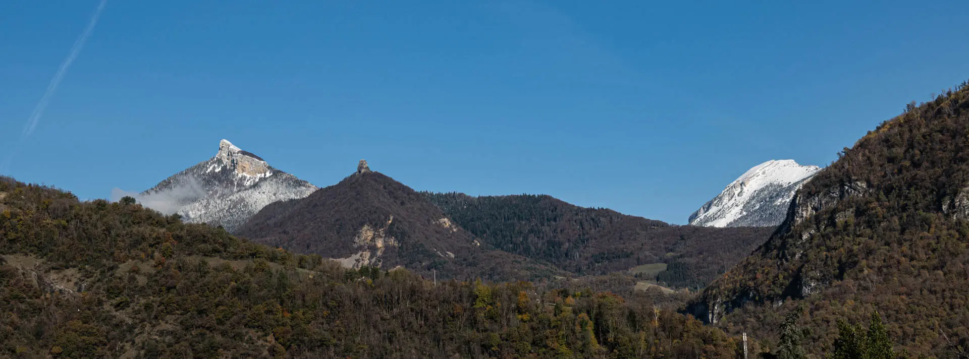 Vue sur la Chartreuse enneigée depuis Saint Egrève Pinéa, Aiguille de Quaix et Chamechaude